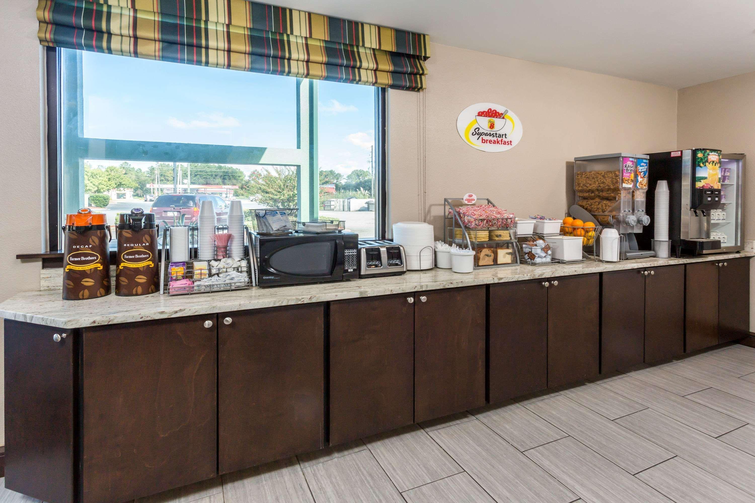 Super 8 By Wyndham Valdosta Ga I-75 Otel Dış mekan fotoğraf
