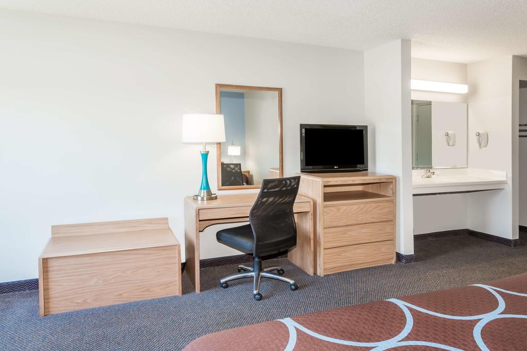 Super 8 By Wyndham Valdosta Ga I-75 Otel Dış mekan fotoğraf